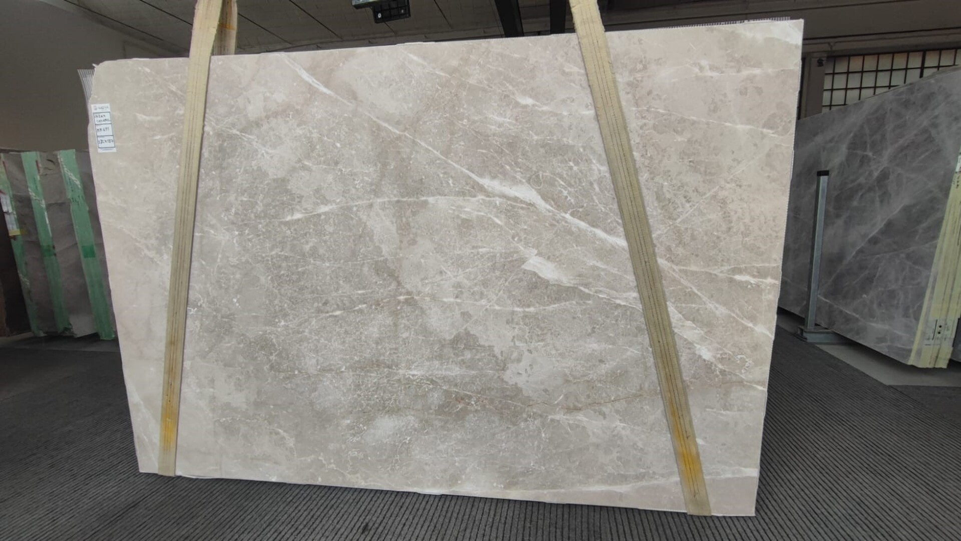 cream-karaman-lastra